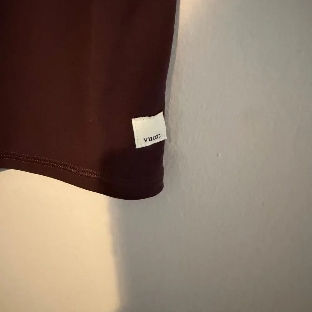 Vuori Avant Top 3/4 sleeve L built in bra scoop neck balletcore active athletic - Picture 3 of 6